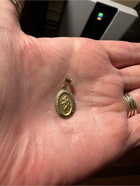 14kt Gold Saint Christopher Oval Pendant Necklace Charm